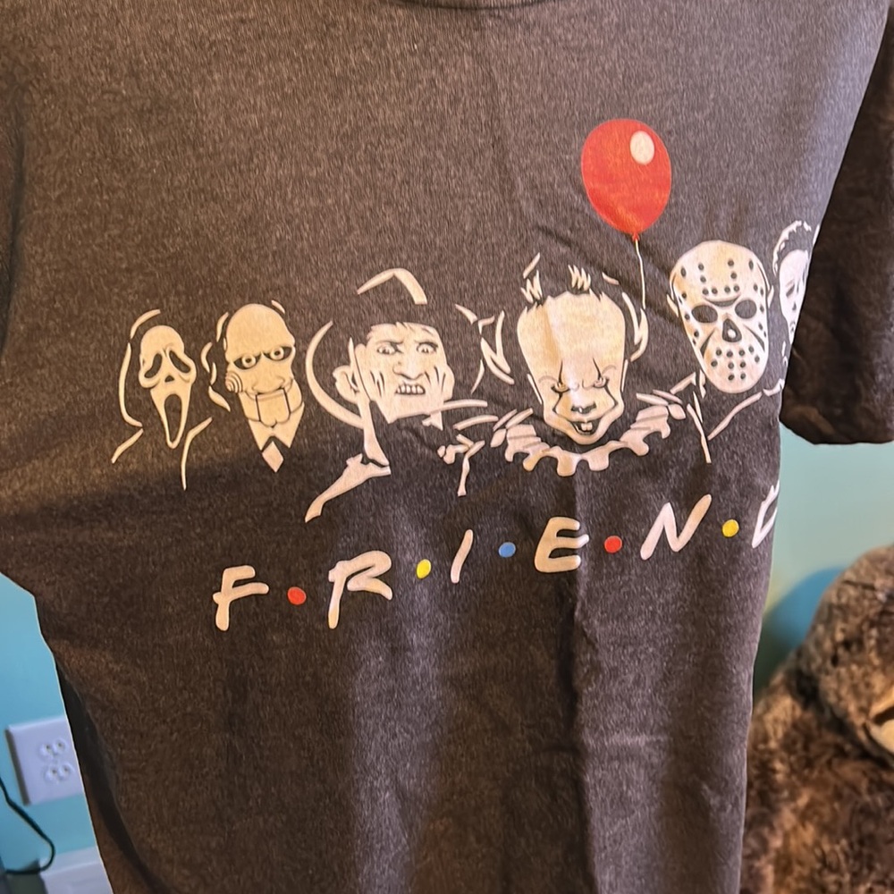 NWOT Smart Blanks Medium Friends Horror Movie Version Tee - Picture 2 of 6
